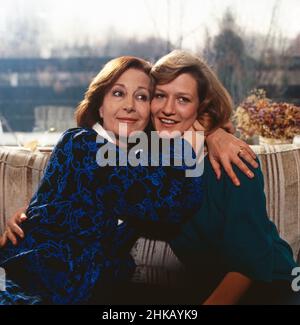 Mütter Und Töchter, Heitere Geschichten Mit prominenten Schauspielerinnen Und Ihren Töchtern, Deutschland 1985, Regie: Georg Tressler, Monia: Rosemarie Fendel ("Links"), Suzanne von Borsody Stockfoto