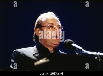 Klaus Maria Brandauer, Österreichischer Schauspieler, bei einer Rede zur Eröffnung der Wiener Festwochen in Wien, Österreich 1995. Stockfoto