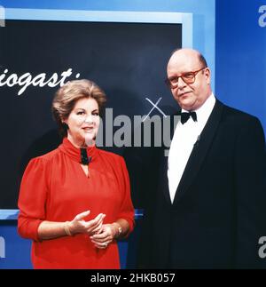 Fragen Sie Frau Doktor Cora, Comedy-Sendereihe, Deutschland 1989, Darsteller: Johanna von Koczian, Gerd Haucke Stockfoto