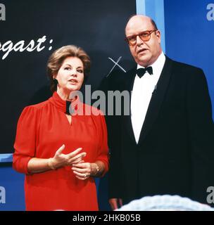 Fragen Sie Frau Doktor Cora, Comedy-Sendereihe, Deutschland 1989, Darsteller: Johanna von Koczian, Gerd Haucke Stockfoto