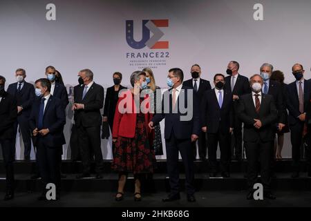 Ein Familienbild im Rahmen eines informellen Treffens der für Inneres zuständigen europäischen Minister in Lille, Frankreich. 03rd. Februar 2022. Kredit: ALEXANDROS MICHAILIDIS/Alamy Live Nachrichten Stockfoto