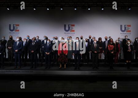 Ein Familienbild im Rahmen eines informellen Treffens der für Inneres zuständigen europäischen Minister in Lille, Frankreich. 03rd. Februar 2022. Kredit: ALEXANDROS MICHAILIDIS/Alamy Live Nachrichten Stockfoto