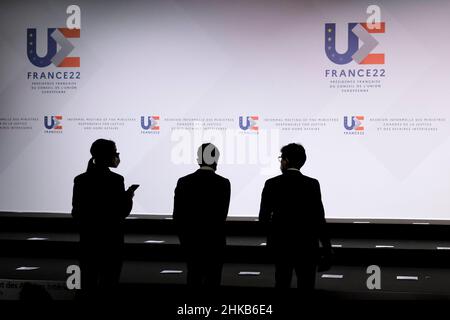 Ein Familienbild im Rahmen eines informellen Treffens der für Inneres zuständigen europäischen Minister in Lille, Frankreich. 03rd. Februar 2022. Kredit: ALEXANDROS MICHAILIDIS/Alamy Live Nachrichten Stockfoto