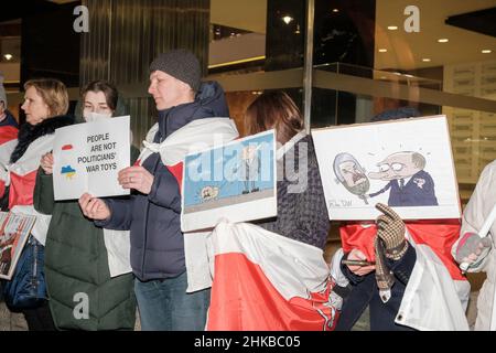 Ukrainer treffen sich vor dem Millbank Tower Stockfoto