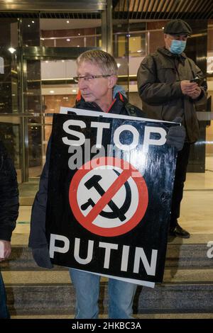 Ukrainer treffen sich vor dem Millbank Tower Stockfoto