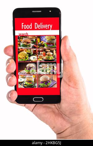 Mobiler Bildschirm, auf dem die Website oder App für die Lebensmittelzustellung angezeigt wird, Recherchen durchgeführt oder per Telefon Lebensmittel bestellt werden Stockfoto