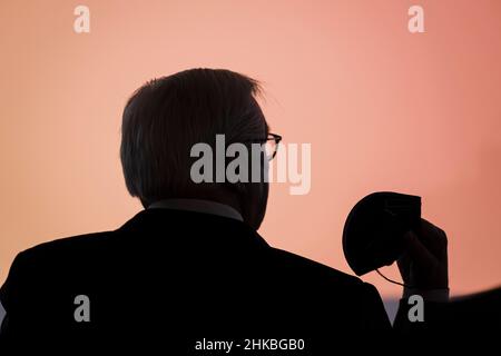 Berlin, Deutschland. 03rd. Februar 2022. Der deutsche Staatschef Frank-Walter Steinmeier hält eine Rede auf einer Veranstaltung der IG Metall Union in Berlin. (Foto von Ralph Pache/PRESSCOV/Sipa USA) Quelle: SIPA USA/Alamy Live News Stockfoto