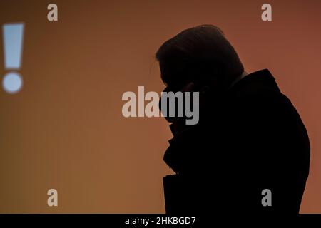 Berlin, Deutschland. 03rd. Februar 2022. Der deutsche Staatschef Frank-Walter Steinmeier hält eine Rede auf einer Veranstaltung der IG Metall Union in Berlin. (Foto von Ralph Pache/PRESSCOV/Sipa USA) Quelle: SIPA USA/Alamy Live News Stockfoto