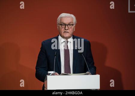 Berlin, Deutschland. 03rd. Februar 2022. Der deutsche Staatschef Frank-Walter Steinmeier hält eine Rede auf einer Veranstaltung der IG Metall Union in Berlin. (Foto von Ralph Pache/PRESSCOV/Sipa USA) Quelle: SIPA USA/Alamy Live News Stockfoto