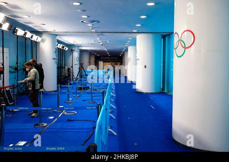 Peking, China. 02nd. Februar 2022. Nationales Schwimmzentrum, wo Curling-Wettbewerbe, gemischte Zone. Sportanlage. 24th Olympische Winterspiele Peking 2022 in Peking vom 04,02.-20.02.2022. Quelle: Jun QIAN via Sven Simon Photo Agency GmbH & Co. Press Photo KG # Princess-Luise-Str. 41 # 45479 M uelheim/R uhr # Tel 0208/9413250 # Fax. 0208/9413260 # Konto 244 293 433 # GLSB Ankunft # Konto 4030 025 100 # BLZ 430 609 67 # E-Mail: svensimon@t-online.de # www.svensimon.net./dpa/Alamy Live News Stockfoto