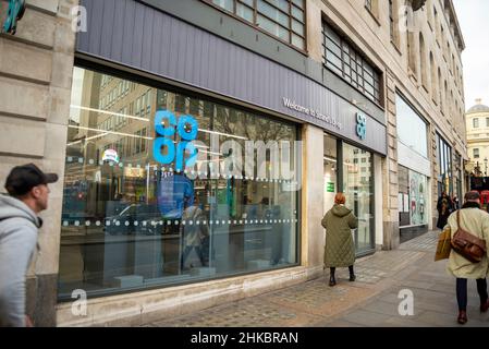 Co op Supermarkt in The Strand, Westminster, London, Großbritannien. Nicht weit von Whitehall und Downing Street. Erdgeschoss des Golden Cross House Stockfoto