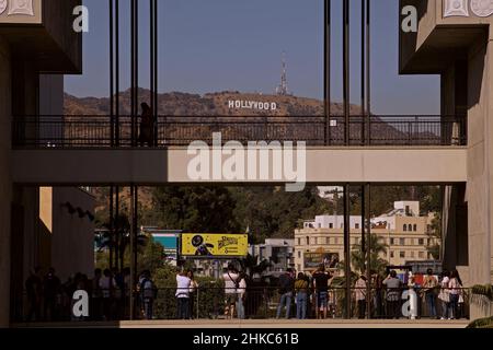 Das Hollywood-Schild aus der Sicht des Hollywood and Highland Shopping Centers Stockfoto