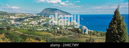 Russland, Krim, das Panorama des Dorfes Gursuf Stockfoto