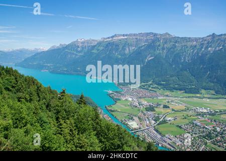 Tolle Luftaufnahme von der Stadt und der Natur von der Spitze von Interlaken, Harder Kulm, Brienz Seeblick Stockfoto