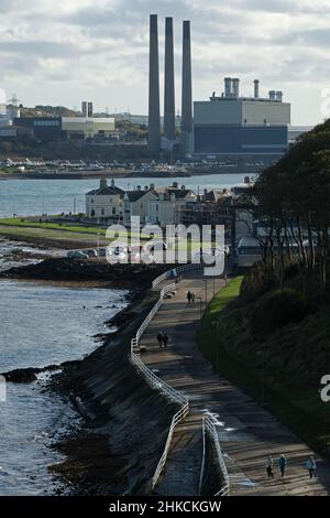 Larne, Promenade & Ballylumford Power Station, County Antrim. Stockfoto