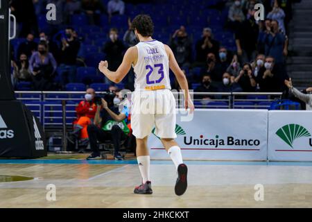 Wizink Center. 2nd. Februar 2022. Madrid; Spanien; Turkish Airlines Euroleague Basketball; Real Madrid gegen Olympiacos Piräus; Sergio Llull (Madrid) für drei feiern Kredit: Action Plus Sports/Alamy Live News Stockfoto