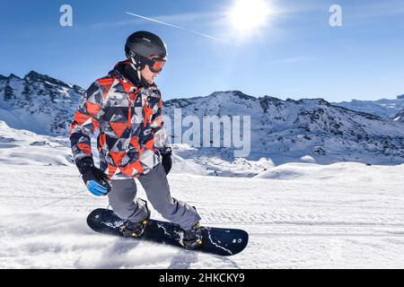 Snowborder, Piste, Trois Vallees, Departement Savoie, Frankreich Stockfoto