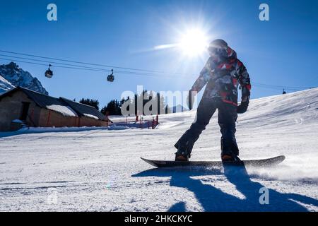 Snowborder, Piste, Trois Vallees, Departement Savoie, Frankreich Stockfoto