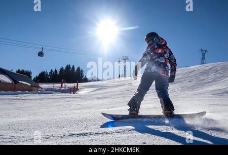 Snowborder, Piste, Trois Vallees, Departement Savoie, Frankreich Stockfoto