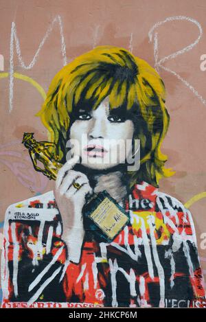 Rom, Italien. 03rd. Februar 2022. Via del Vantaggio, Rom, Italien, 03. Februar 2022, Das Wandbild, das Monica Vitti während der Zeit in den Gassen Roms gewidmet ist das Wandbild, das Monica Vitti gewidmet ist - Quelle: Live Media Publishing Group/Alamy Live News Stockfoto