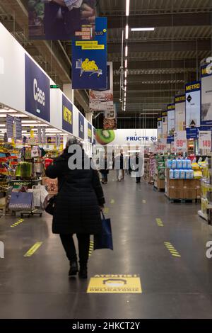 Chisinau, Moldawien - 23. Januar 2022: Innerhalb der Metro Cash Carry während der Coronavirus-Pandemie. Stockfoto