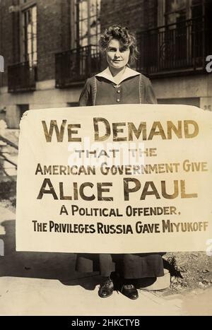 Lucy Branham, amerikanische Frauenrechtlerin, protestiert gegen die politische Inhaftierung von Alice Paul, Washington, D.C., USA, Harris & Ewing, Stockfoto