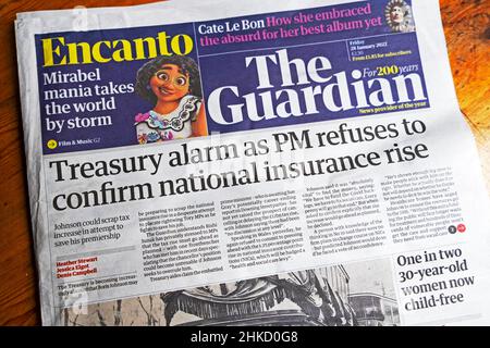 „Treasury Alarm as PM weigert sich, den Anstieg der nationalen Versicherungen zu bestätigen“, titelt die Tageszeitung Guardian am 27th. Januar 2022 in London, England, Großbritannien Stockfoto