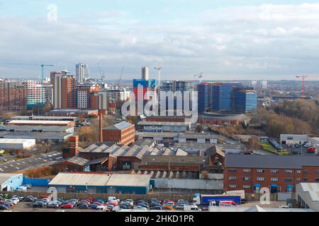 Blick von einem 135ft-m-Lift in Armley auf die Junction Apartments, die derzeit auf dem ehemaligen Gelände der Monk Bridge gebaut werden Stockfoto