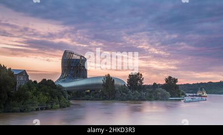 FRANKREICH. GIRONDE (33) BORDEAUX. DIE STADT DES WEINS BEI SUNRISE Stockfoto