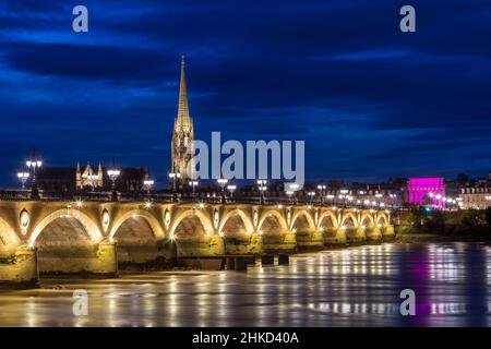 FRANKREICH, GIRONDE (33), BORDEAUX, WELTKULTURERBE DER UNESCO, ÜBER DEM FLUSS GARONNE Stockfoto