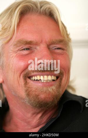 ISTANBUL, TÜRKEI - 17. NOVEMBER: Der berühmte englische Wirtschaftsmagnat Sir Richard Branson am 17. November 2007 in Istanbul, Türkei. Er ist Gründer der Virgin Group, die mehr als 400 Unternehmen umfasst. Stockfoto