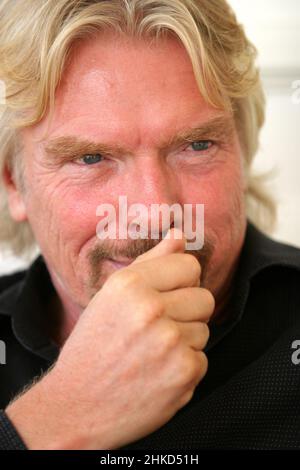 ISTANBUL, TÜRKEI - 17. NOVEMBER: Der berühmte englische Wirtschaftsmagnat Sir Richard Branson am 17. November 2007 in Istanbul, Türkei. Er ist Gründer der Virgin Group, die mehr als 400 Unternehmen umfasst. Stockfoto