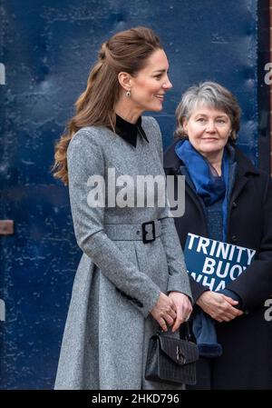 London, Großbritannien. 3rd. Februar 2022. Catherine, Herzogin von Cambridge, besucht das Ausbildungsgelände der Prince's Foundation für Kunst und Kultur in Trinity Buoy Wharf in London, England. Quelle: Anwar Hussein/Alamy Live News Stockfoto