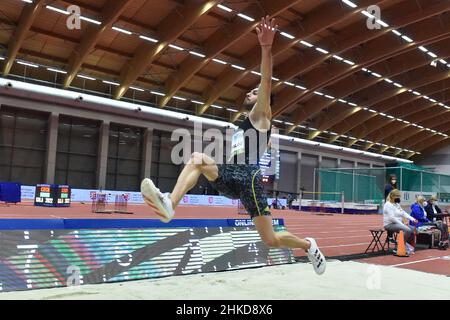 Ostrava, Tschechische Republik. 03rd. Februar 2022. Der Grieche Miltiadis Tentoglu tritt beim Weitsprung der Männer während der Tschechischen Indoor Gala in Ostrava, Tschechien, am 3. Februar 2022 an. Kredit: Jaroslav Ozana/CTK Foto/Alamy Live Nachrichten Stockfoto