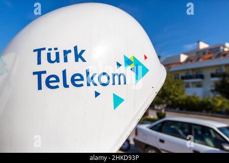 Antalya, Türkei - 18. Januar 2020: Tuerk telekom Telefonzelle in Antalya, Türkei. Stockfoto