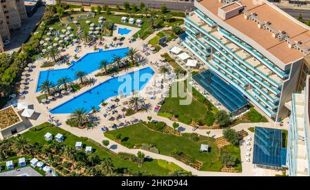 Luftbild, Schwimmbad in den Hipels Gran Playa de Palma, Las Maravillas, Palma, Mallorca, Balearen, Spanien, Badende, es, Europa, Gastronomie, Stockfoto