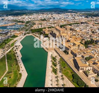 Luftaufnahmen, Kirche Santa Iglesia Catedral de Mallorca, Kathedrale von Palma, Parc de la Mar, Palma, Mallorca, Balearen, Spanien, Devotional S Stockfoto