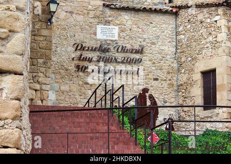 Mittelalterliche Burg von Benedormiens, im Weiler Castell'd'aro, die seit 1041 die Bewohner vor Feinden schützte Stockfoto