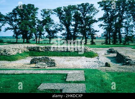 Richborough - Überreste einer römischen und sächsischen Festung an der Küste von Kent, hier kamen die römischen Truppen zum ersten Mal in Großbritannien an Land. Archivscan von einem Dia. November 1966. Stockfoto