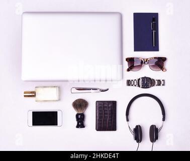 Zubehör. Aufnahmen von persönlichen Accessoires aus dem hohen Winkel. Stockfoto