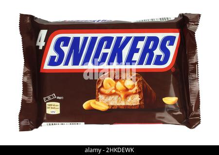 Kiew, Ukraine - 13. Dezember 2021: Snickers-Packung mit Schokoriegeln. Snickers ist eine Schokoladenriegel der amerikanischen Firma Mars, Incorporated, CO Stockfoto