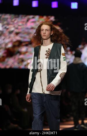 Rom, Latium, Italien. 2nd. Februar 2022. Im Studio Cinque of CinecittÃ ist der erste Tag von ''Rome is My Runway'' für AltaRoma 2022. (Bild: © Paolo Pizzi/Pacific Press via ZUMA Press Wire) Stockfoto