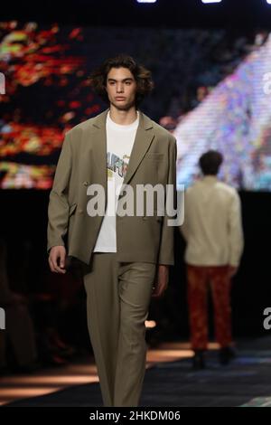 Rom, Latium, Italien. 2nd. Februar 2022. Im Studio Cinque of CinecittÃ ist der erste Tag von ''Rome is My Runway'' für AltaRoma 2022. (Bild: © Paolo Pizzi/Pacific Press via ZUMA Press Wire) Stockfoto