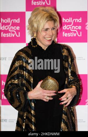 Den Haag, Niederlande. 03rd. Februar 2022. Prinzessin Laurentien von den Niederlanden im Haus für Kultur Amare in Den Haag, am 03. Februar 2022, um an der Eröffnung der Ausgabe 18th des Holland Dance Festival teilzunehmen, ist die Eröffnungs-Performance Spuren, die vom Nederlands Dans Theatre hinterlassen wurden Quelle: Albert Ph van der Werf/Niederlande OUT/Point de Vue OUT/dpa/Alamy Live News Stockfoto