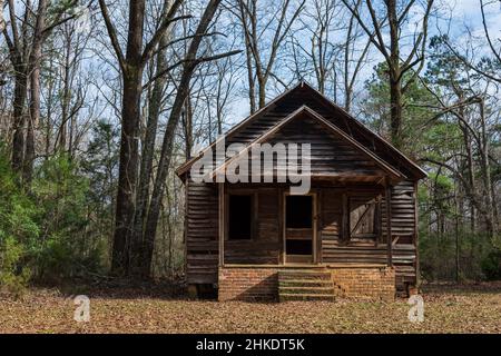 Orrville, Alabama, USA - 26. Januar 2021: Eingang des einzimmerigen Schulhauses im Old Cahawba Archaeological Park. Stockfoto