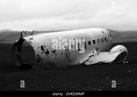 Abgestürztes Flugzeug an den Stränden islands Stockfoto