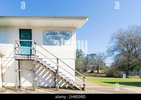 Opelika, Alabama, USA-3. März 2021: Moore Stadium in der 7th Street in Opelika, Teil des Parks und des Erholungssystems. Dieses Feld wurde zu Ehren von benannt Stockfoto