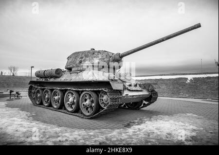 Calgary, Alberta - 30. Januar 2022: Blick auf eine alte sowjetische T-34 im Calgary Military Museum. Stockfoto