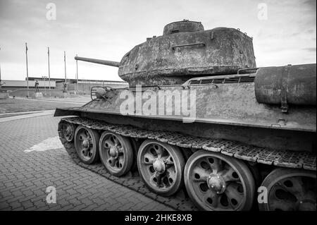 Calgary, Alberta - 30. Januar 2022: Blick auf eine alte sowjetische T-34 im Calgary Military Museum. Stockfoto