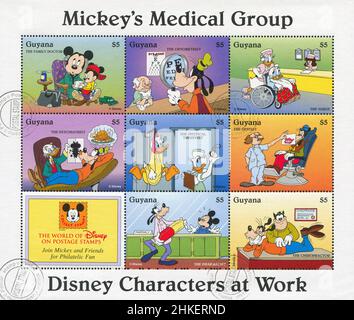 GUYANA - UM 1995: Briefmarke gedruckt von Guyana, zeigt Walt Disney Figuren, um 1995 Stockfoto